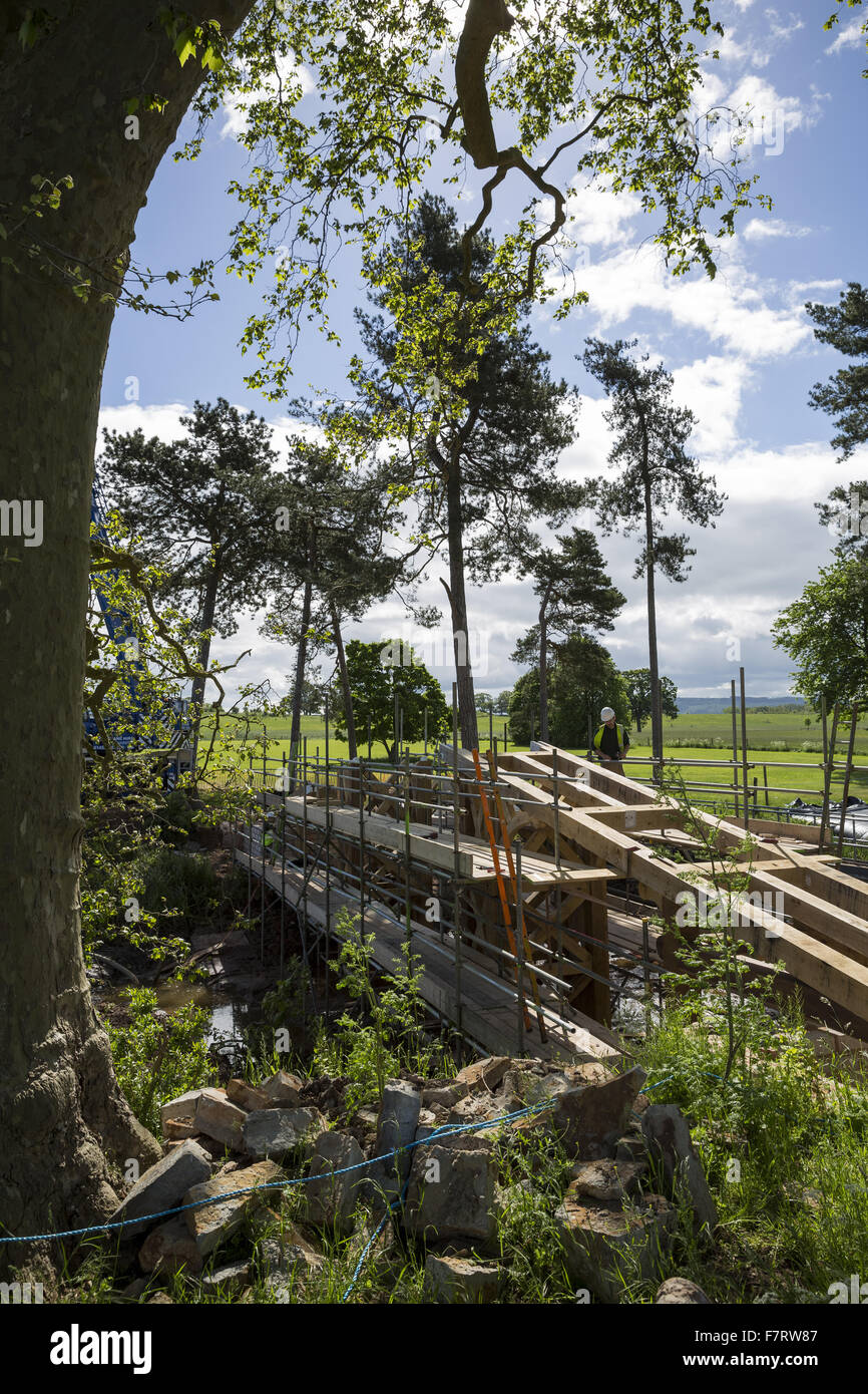 Les travaux de construction à Croome, Worcestershire. Une base aérienne de guerre secrète, aujourd'hui un centre des visiteurs, était autrefois un centre d'activité pour des milliers de personnes. L'extérieur est la plus grandiose des paysages anglais, 'Capability' Brown Première commission, magistrale avec commandin Banque D'Images