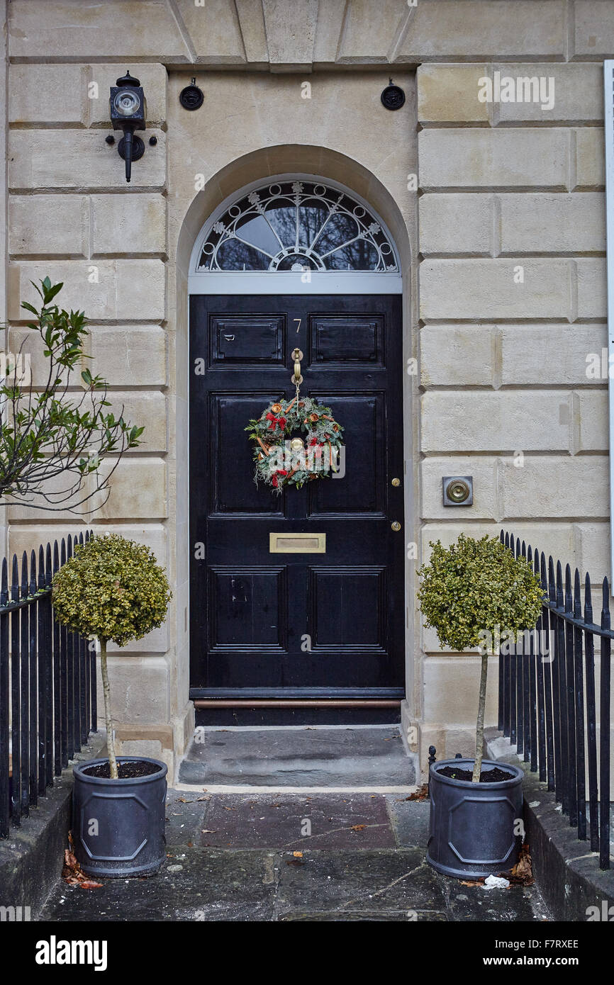 Couronne de Noël sur porte avant Banque D'Images