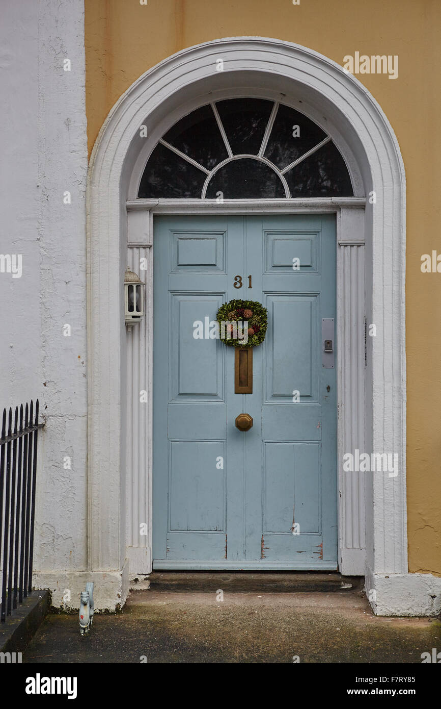 Couronne de Noël sur la porte Banque D'Images