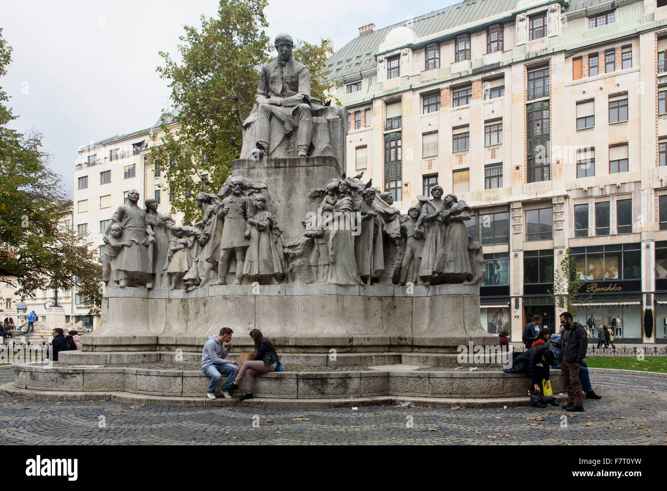 Monument Mihály Vörösmarty sur Vörösmarty tér, Budapest, Hongrie Banque D'Images