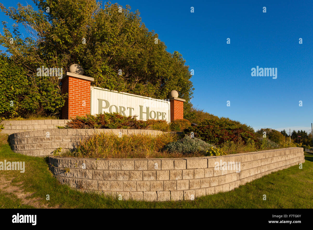 Un panneau de bienvenue pour Port Hope, en Ontario, Canada. Banque D'Images