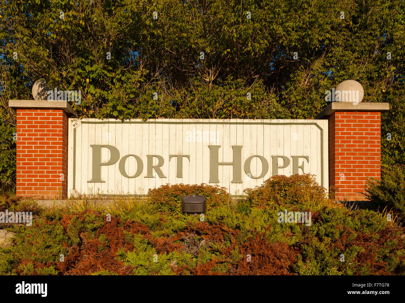 Un panneau de bienvenue pour Port Hope, en Ontario, Canada. Banque D'Images