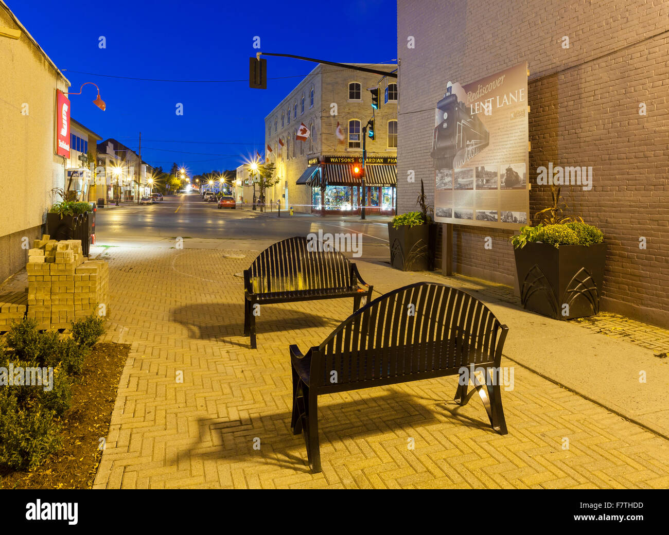 Rue Walton Lane et prêté au centre-ville de Port Hope au crépuscule. L'Ontario, Canada. Banque D'Images