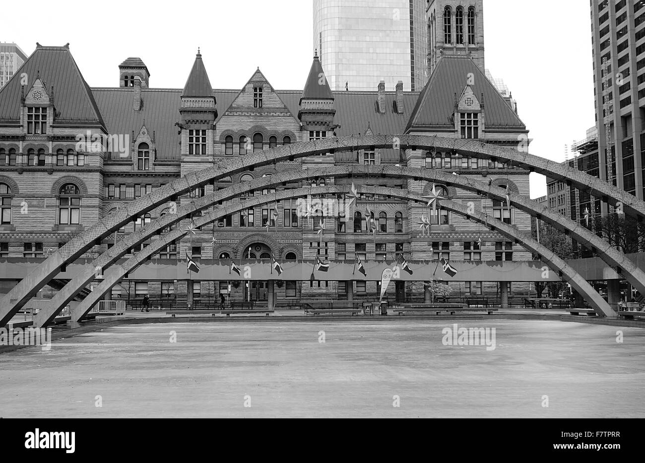 Détails architecturaux de Nathan Phillips Square et l'ancien hôtel de ville de Toronto, Canada Banque D'Images