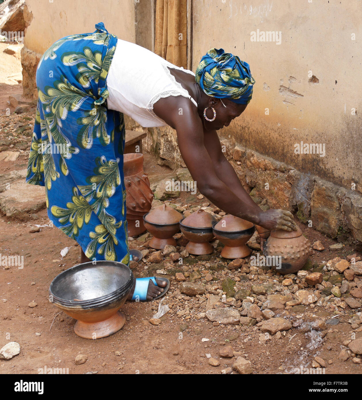 La poterie femme tribal Kabye, Togo Banque D'Images