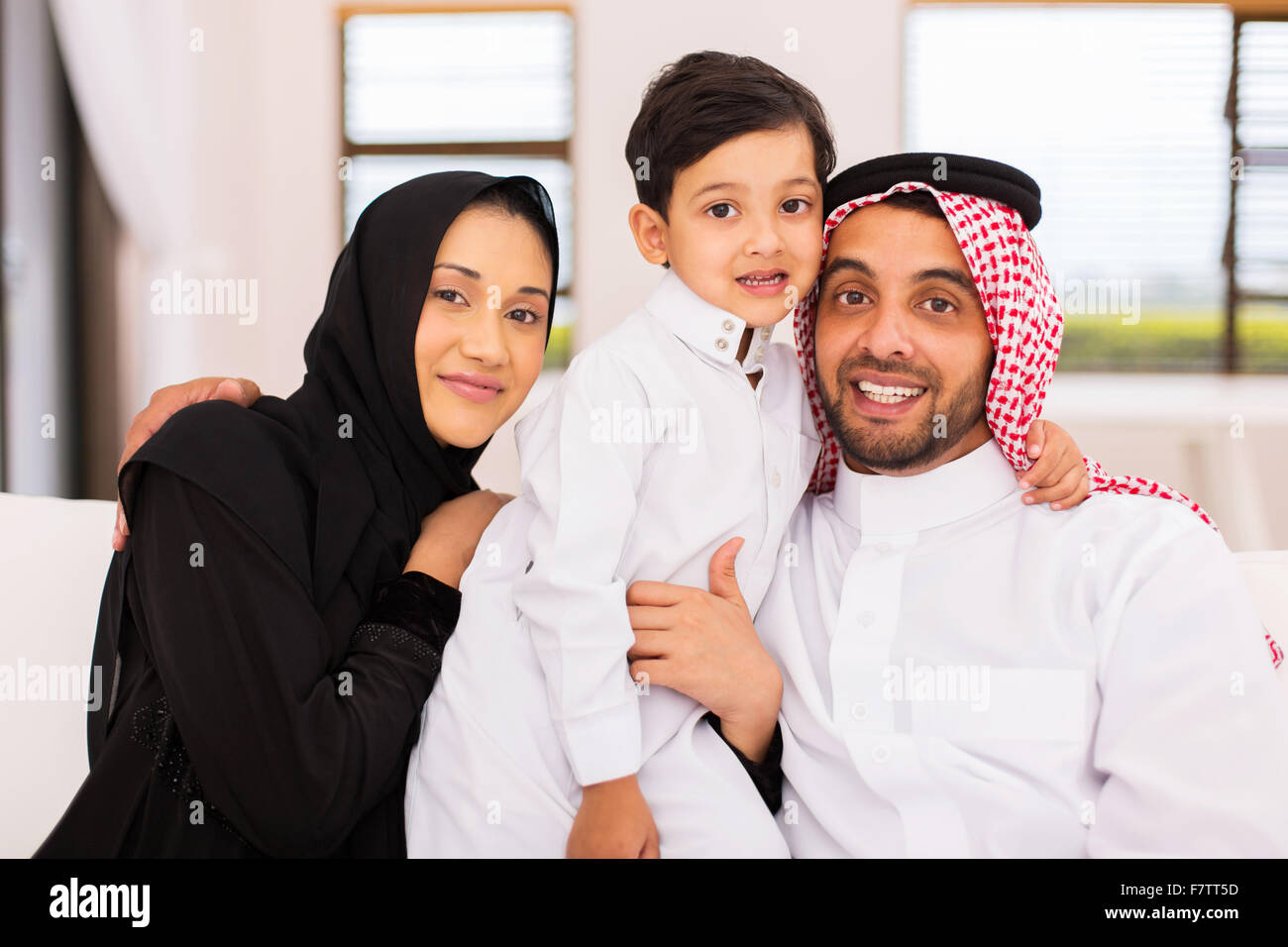 Couple arabe à la maison Couple arabe à la maison