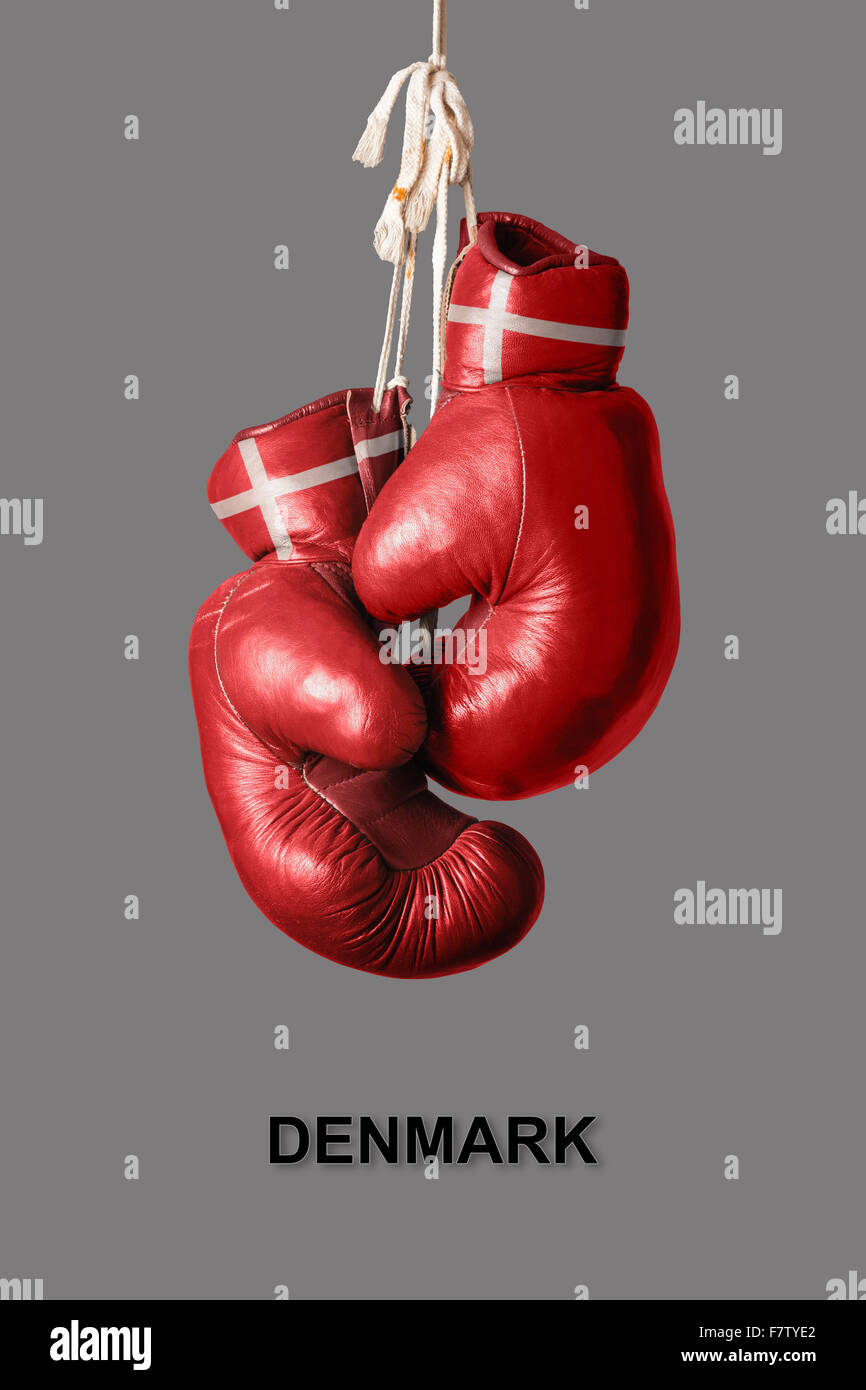 Vieux Gants de boxe dans la couleur du Danemark Banque D'Images