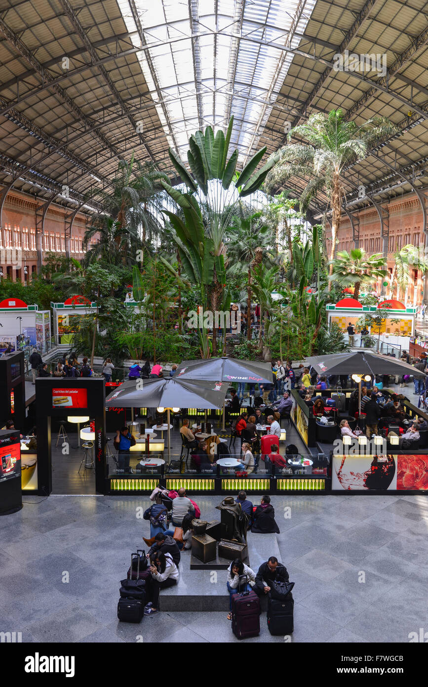 Café Shop à Estacion de Atocha, Madrid, Espagne Banque D'Images