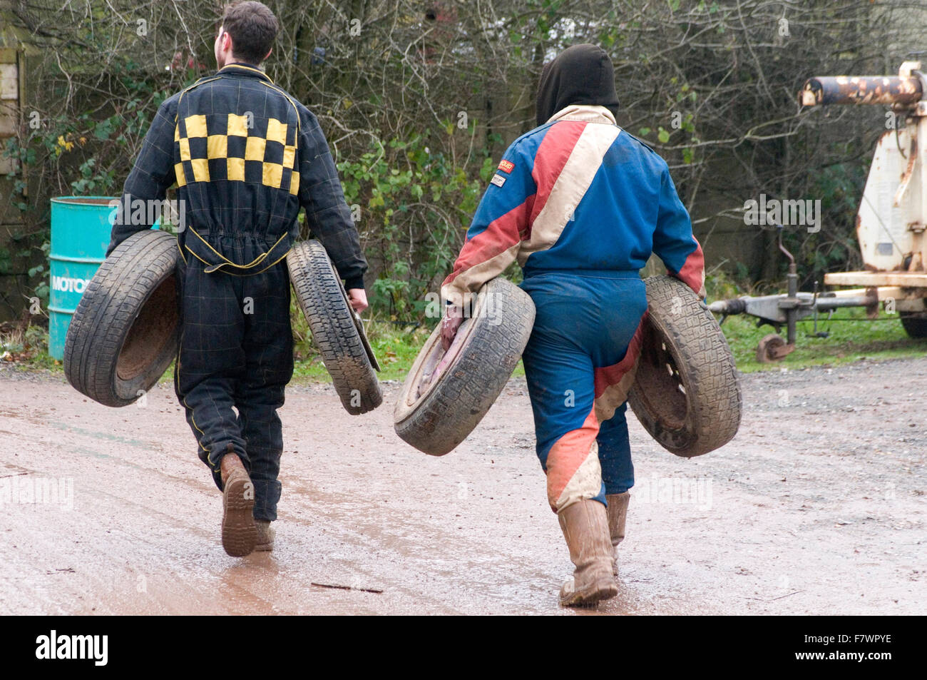 Mécanique Mécanique pneus pneus pneus pneus transport roues Roues en caoutchouc voiture voitures Banque D'Images