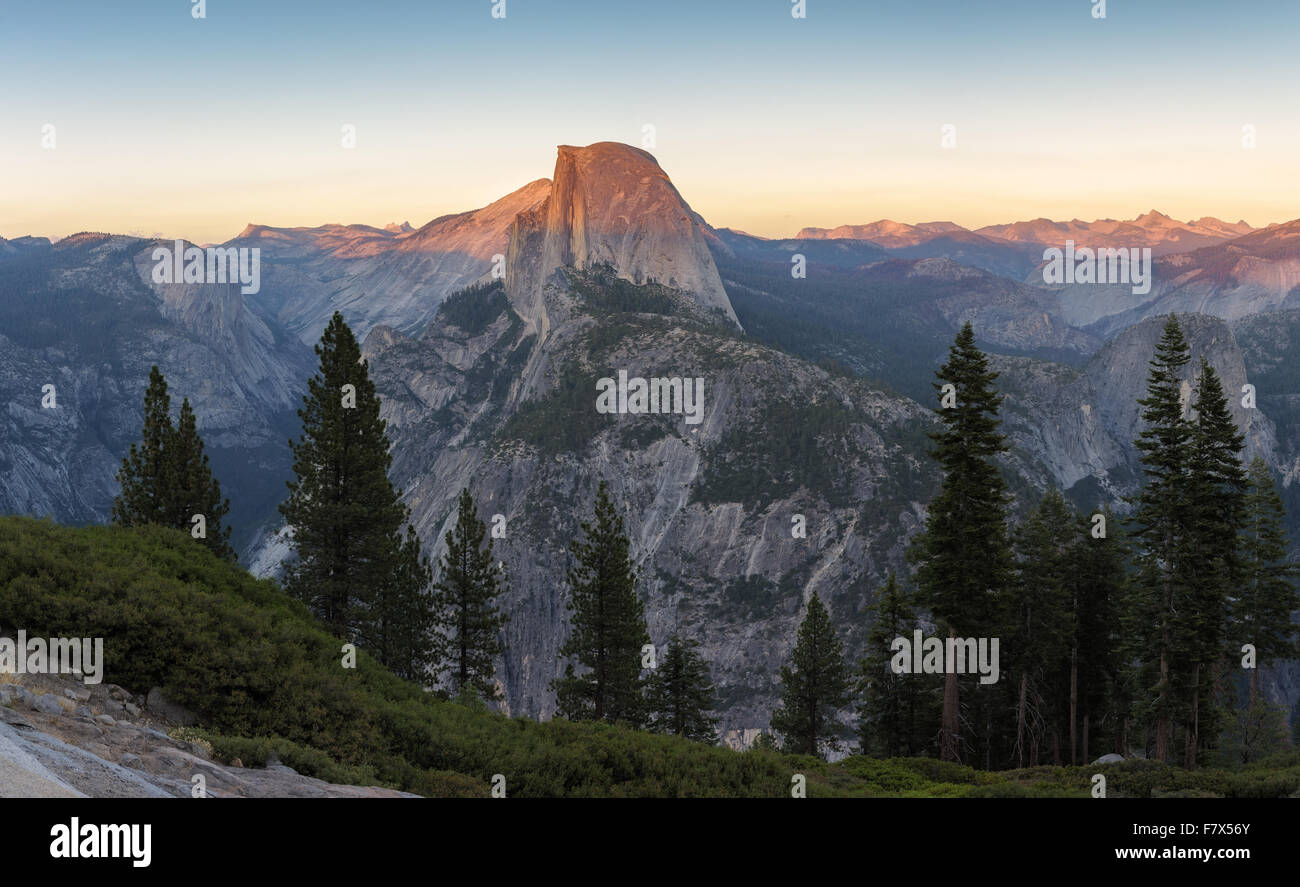 Glacier Point au lever du soleil, la vallée Yosemite, California, USA Banque D'Images