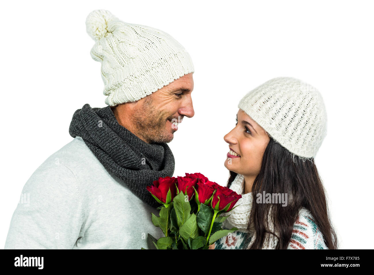 Smiling couple holding bouquet de roses Banque D'Images
