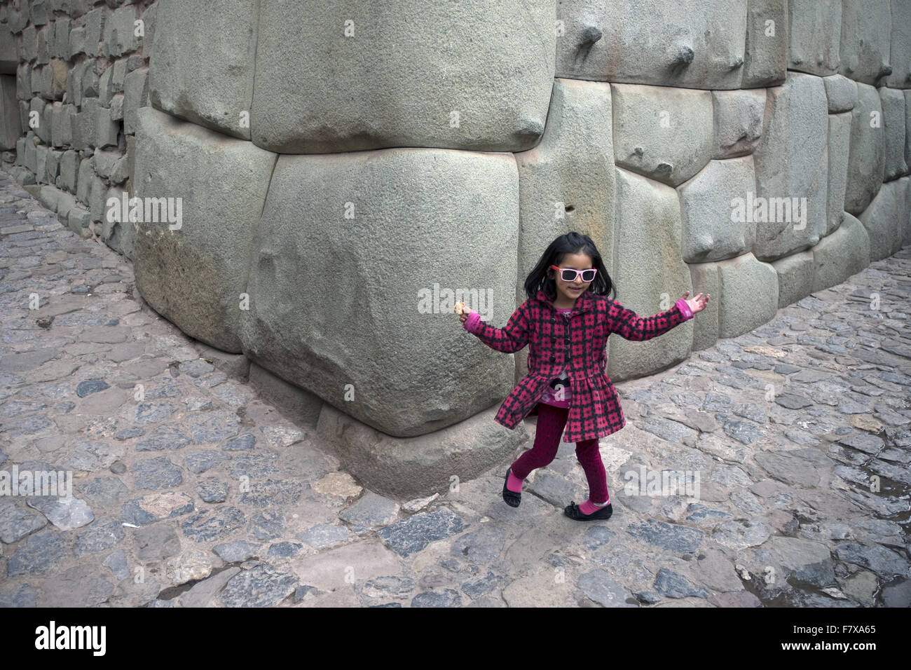 Les murs incas de l'ancien palais d'Inca Roca, aujourd'hui palais de l'archevêque. Cuzco Banque D'Images