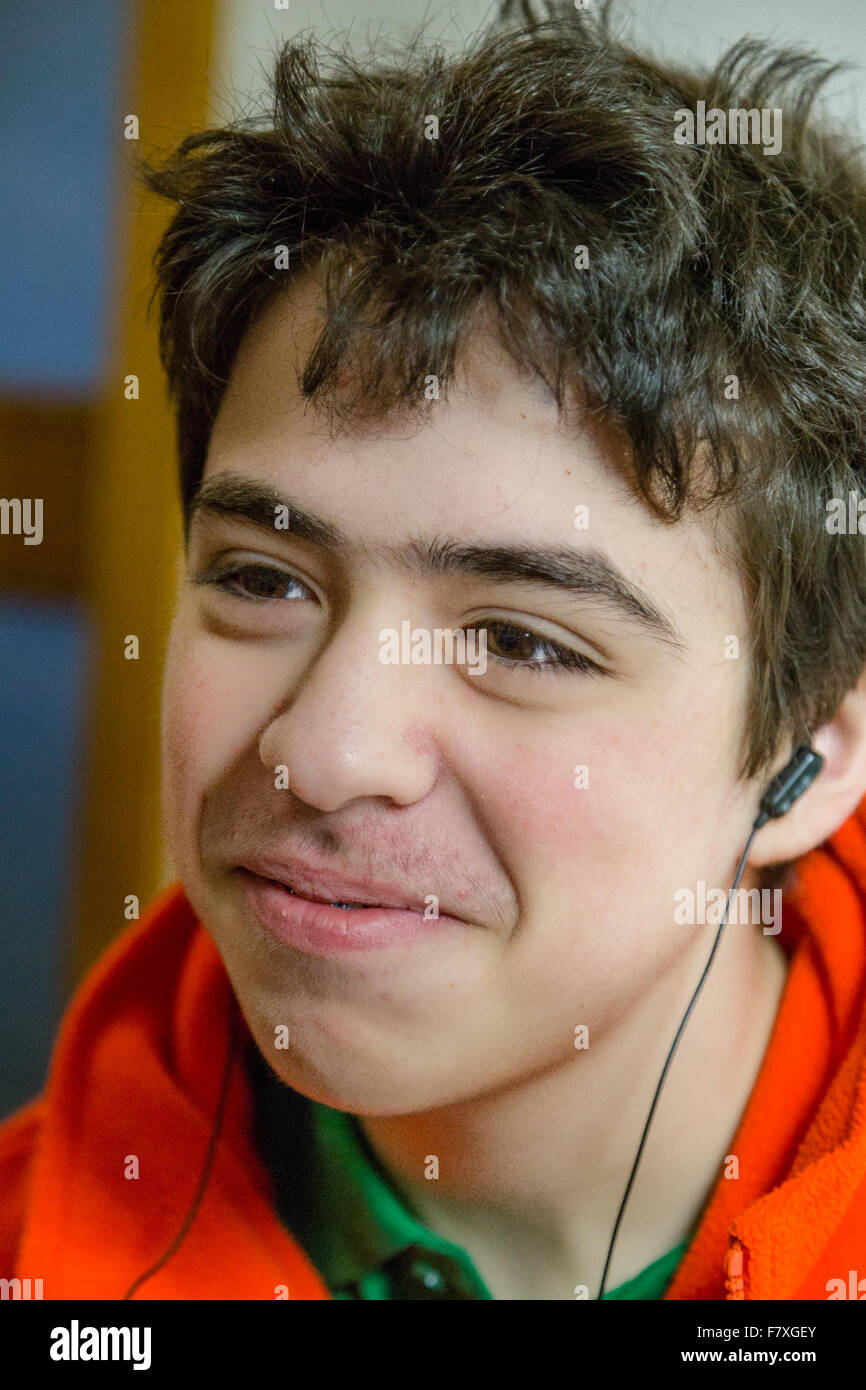 Close-up of a Teenage boy wearing earphones Banque D'Images