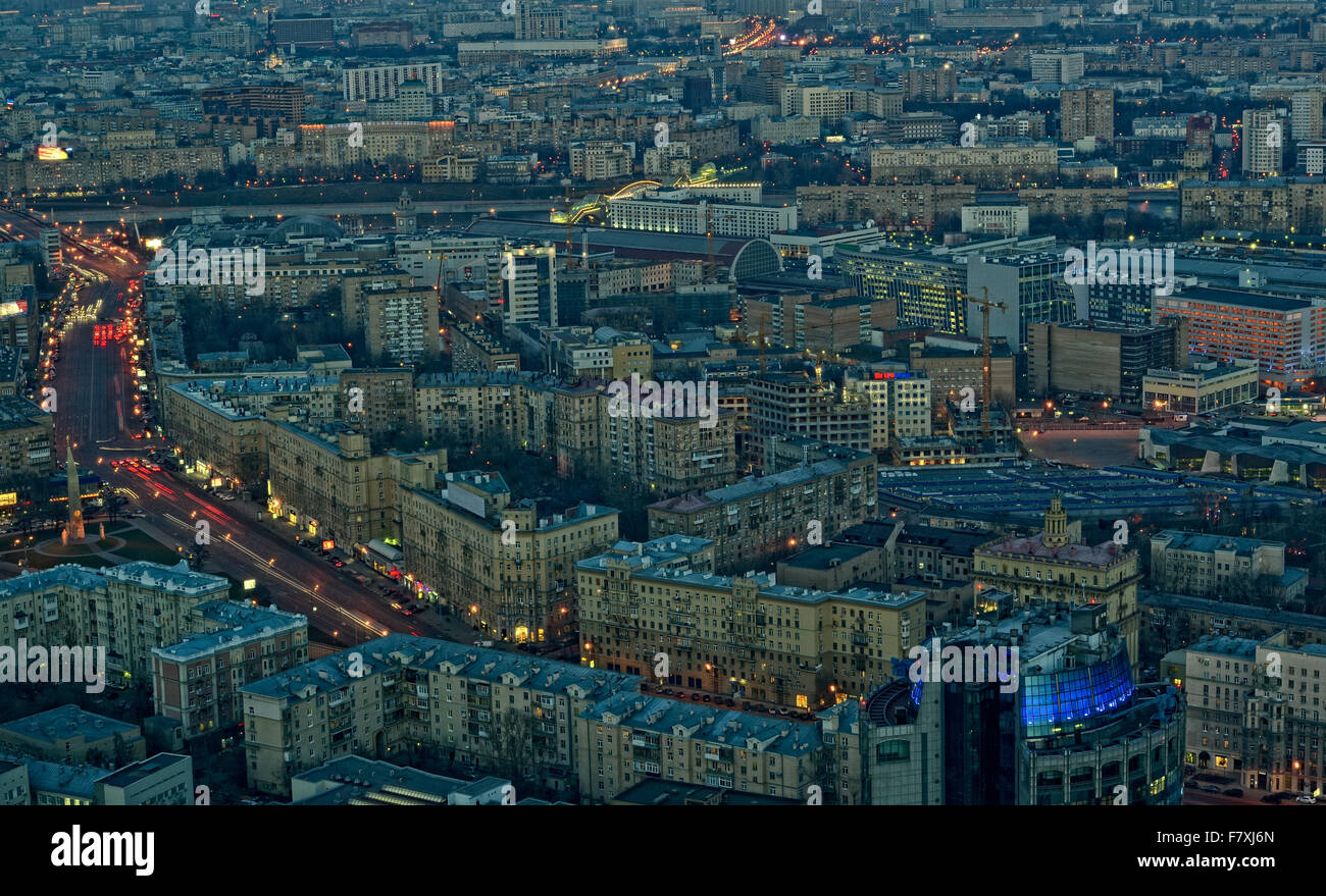 Soir une vue panoramique sur Moscou à partir de la hauteur de vol des oiseaux Banque D'Images