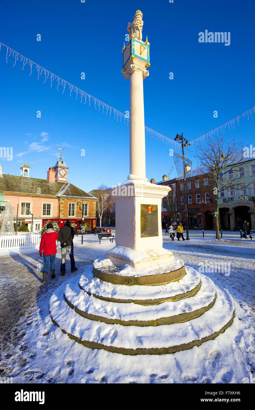 Carlisle Cross, recouvert de neige. Le centre-ville de Carlisle, Carlisle, Cumbria, Angleterre, Royaume-Uni. Banque D'Images