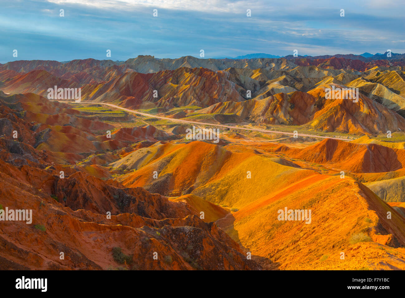 Coloful à Zhanhye Danxie formulaires Parc Geo, Chine Gansu Province, Ballands érodé en couleurs multiples Banque D'Images