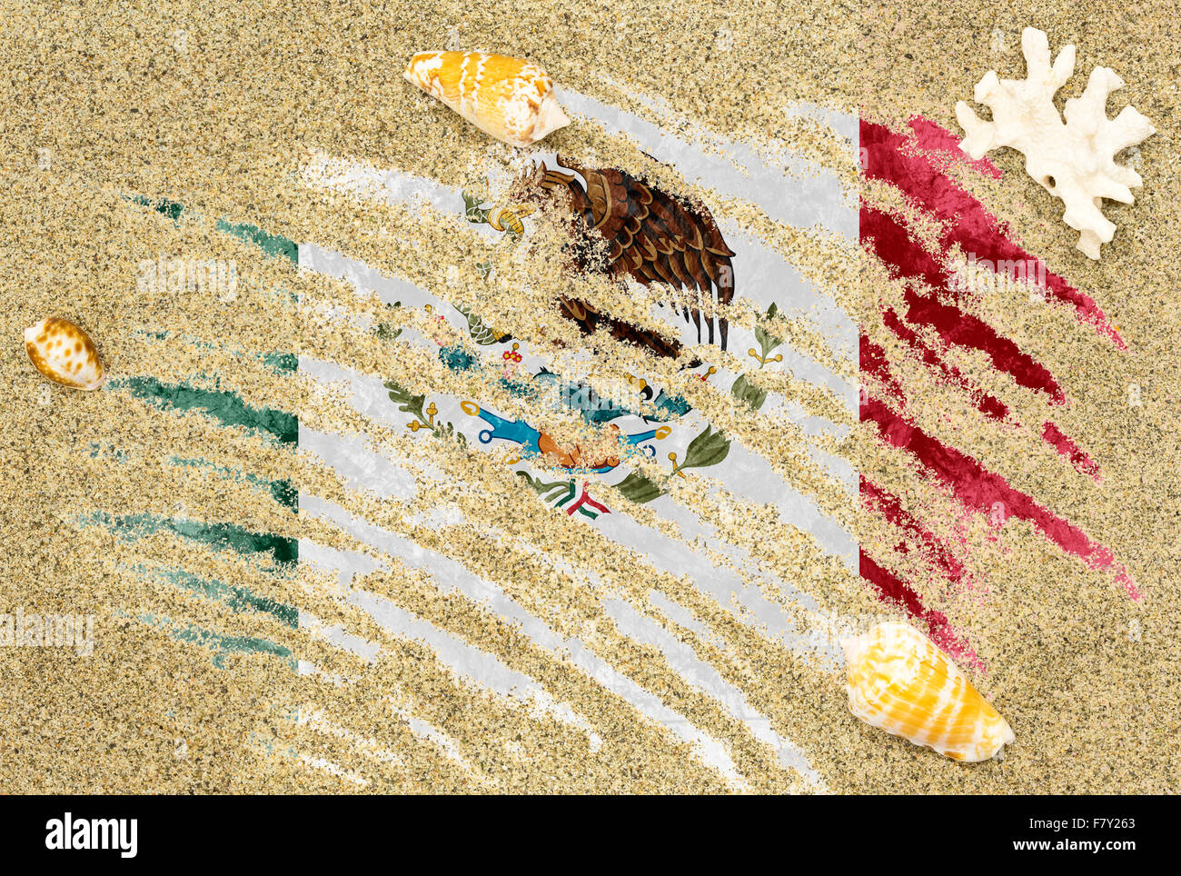 Drapeau du pays national du Mexique sous un fond de plage de sable, de coquillages et de corail Banque D'Images