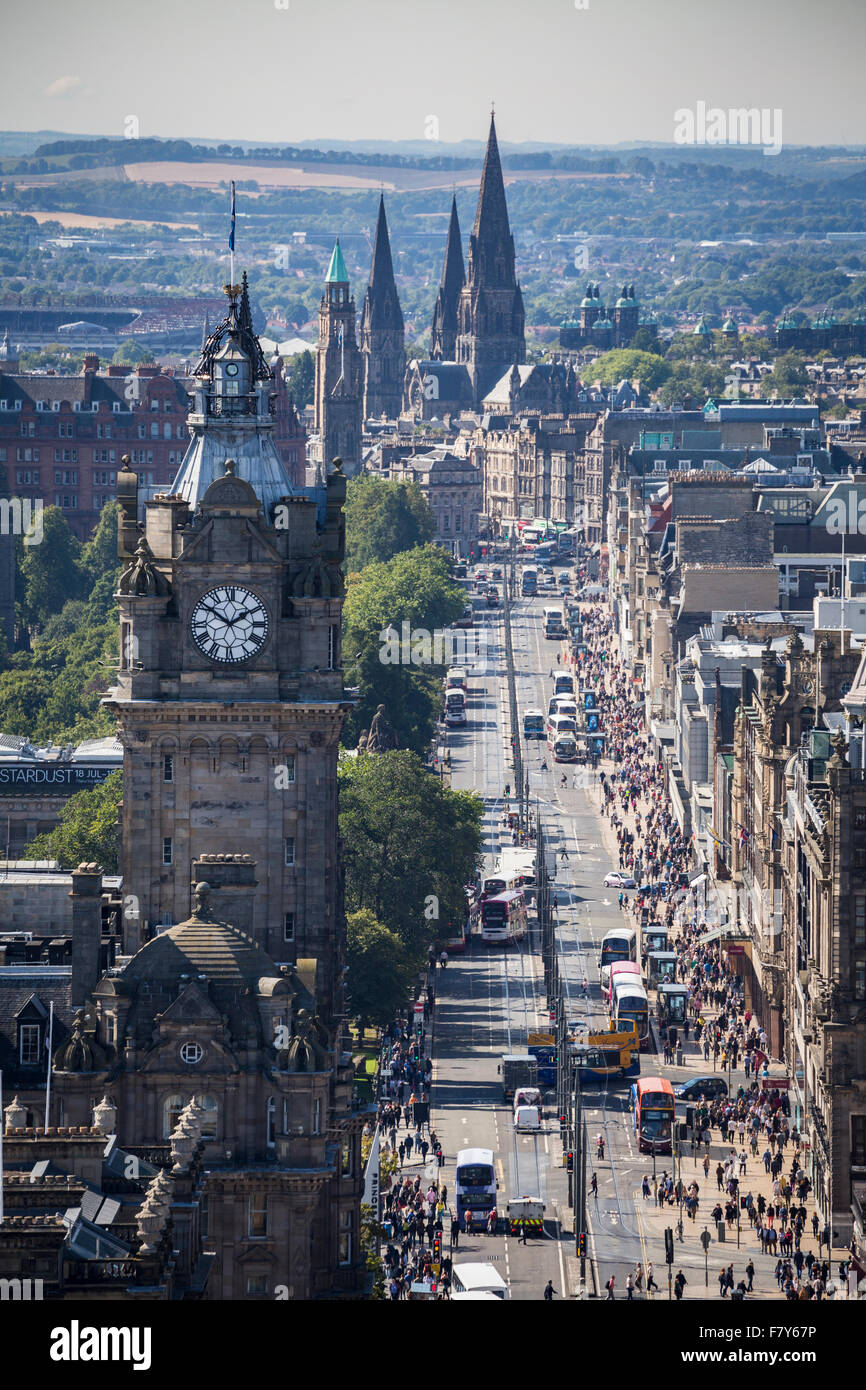 L'été sur Princes Street à partir de Calton Hill Edinburgh, Ecosse. Banque D'Images