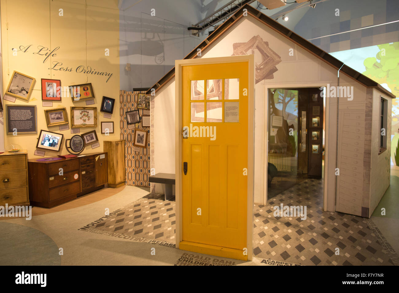 L'histoire de Roald Dahl Museum et centre, B-6986, Roald Dahl's reconstruit célèbre écrit Hut, UK Banque D'Images