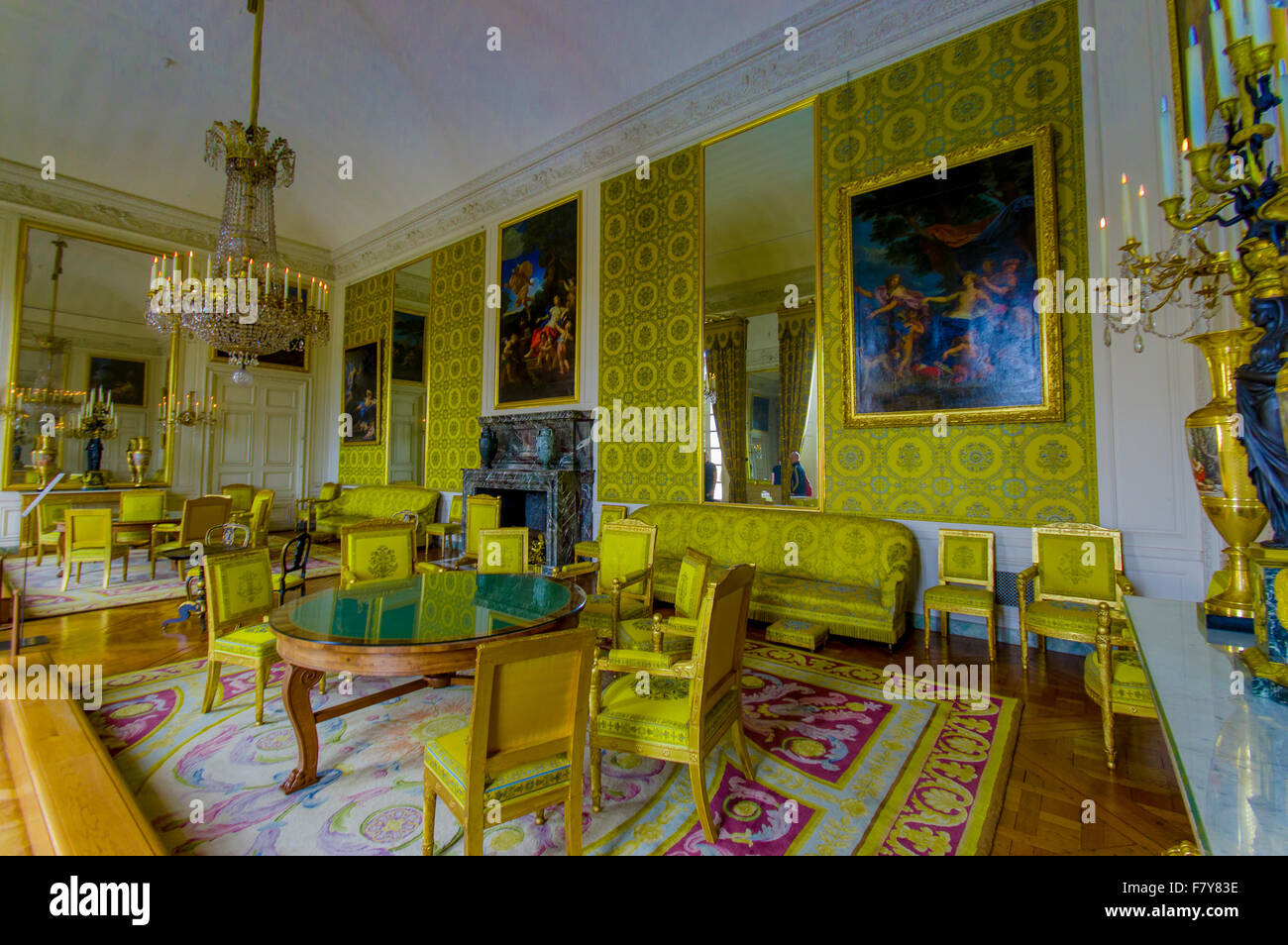 Vue de l'intérieur de l'impressionnant Grand Trianon à Versailles près de Paris, France Banque D'Images