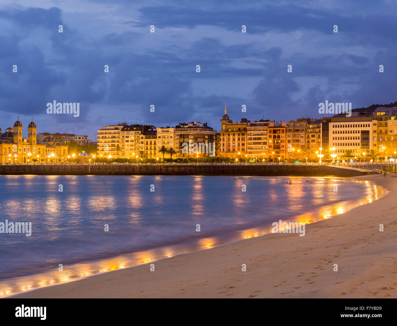 Plage le soir, San sebastian ou donostia, Pays basque, Espagne Banque D'Images