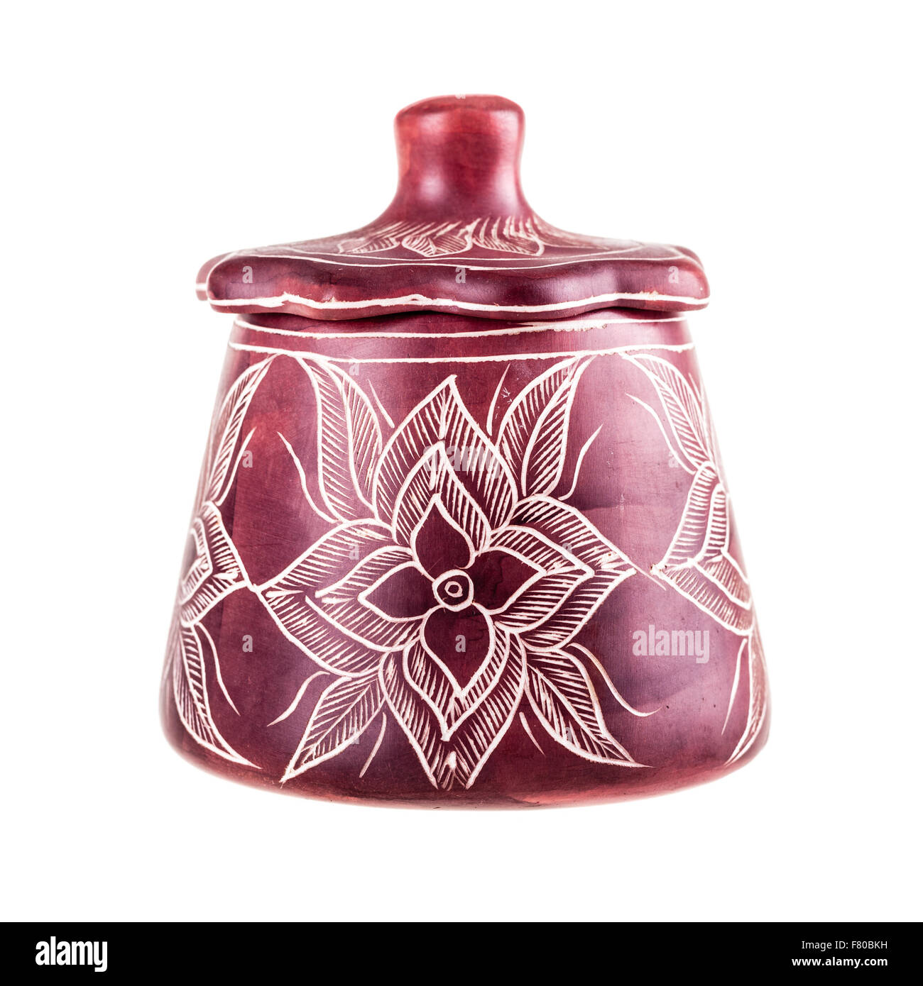 Sucrier africain décoré isolé sur fond blanc Banque D'Images