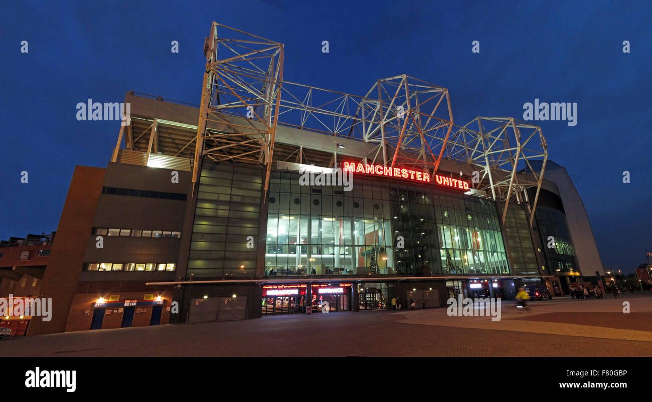 Old Trafford,Accueil,de MUFC Manchester United, au crépuscule, en Angleterre,UK (est) Banque D'Images