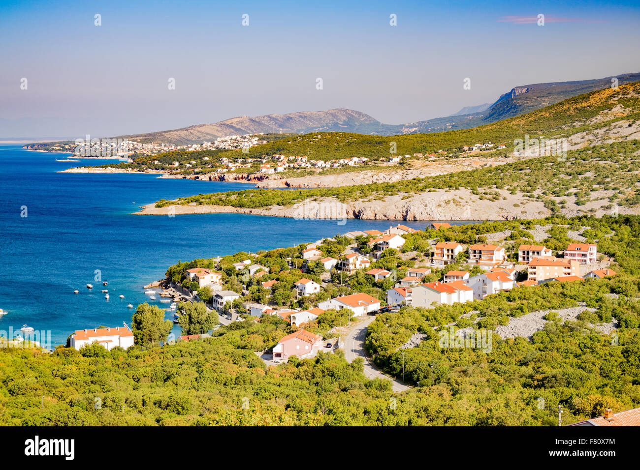 Les côtes et les eaux cristallines de l'île de Rab, Croatie. Banque D'Images