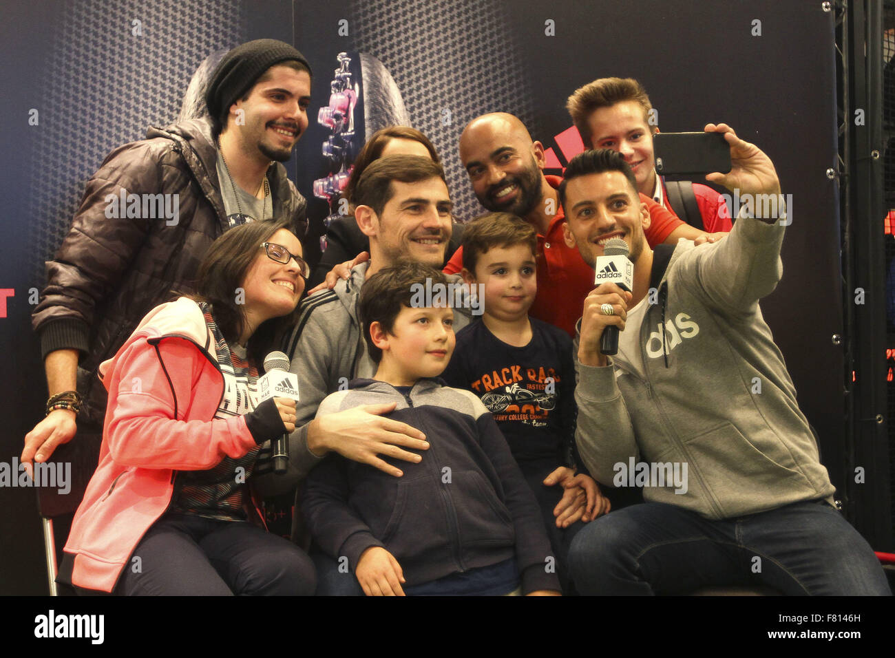 Matosinhos. 3 Décembre, 2015. Le gardien de but Iker Casillas Porto Football Club a inauguré cet après-midi une boutique Adidas Commerciale en mars Shopping Center. Iker Casillas Crédit : Atlantico Press/Alamy Live News Banque D'Images