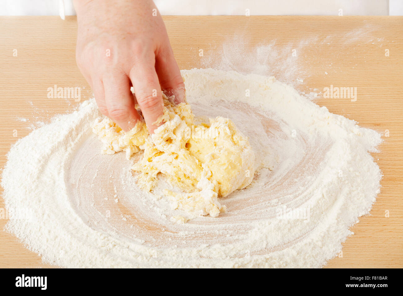 Chef making Pasta Dough Banque D'Images