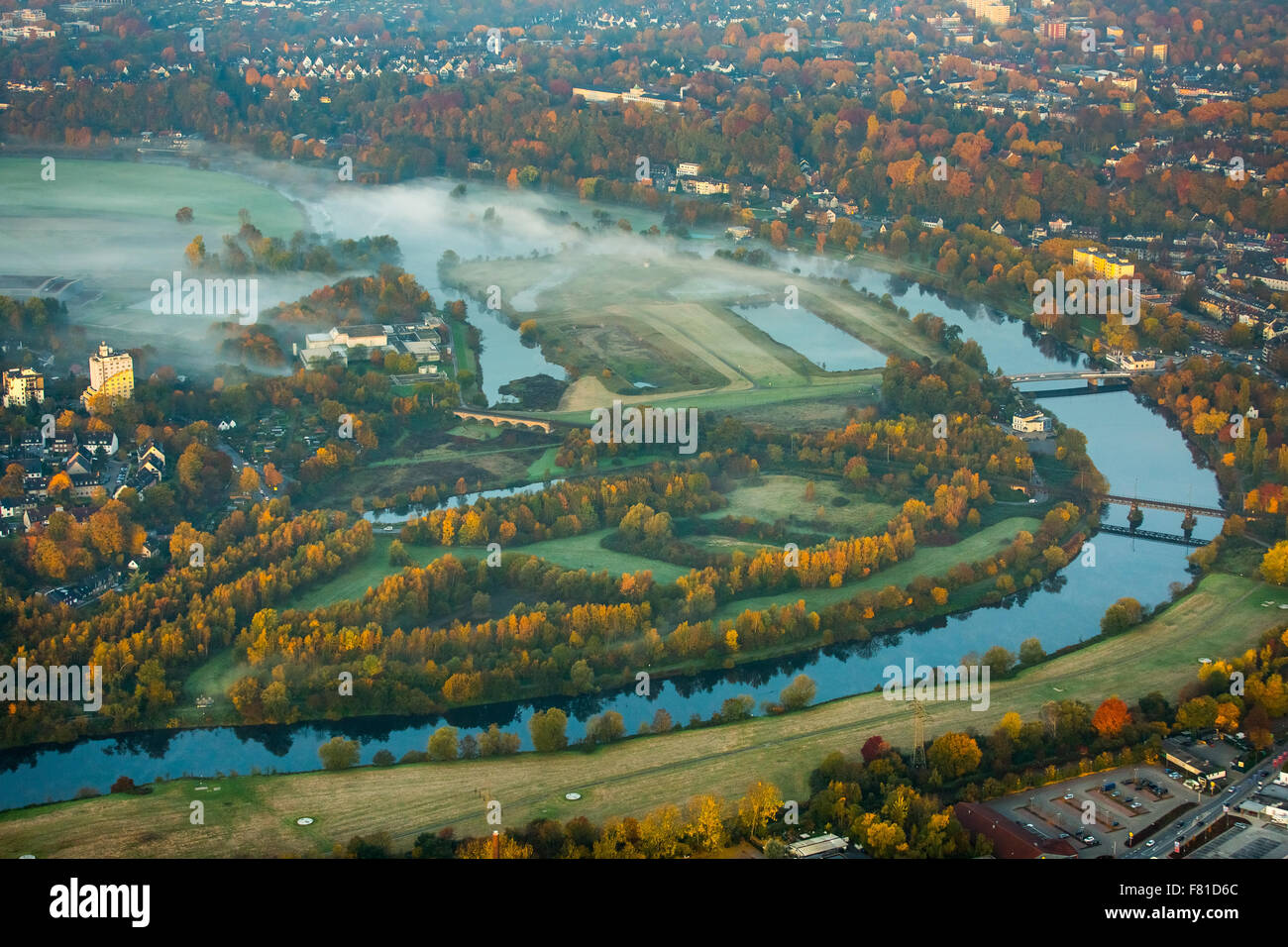 Ruhr, brouillard par le fleuve, l'automne humeur, Überruhr an der Ruhr, Essen, Ruhr, Rhénanie du Nord-Westphalie, Allemagne Banque D'Images