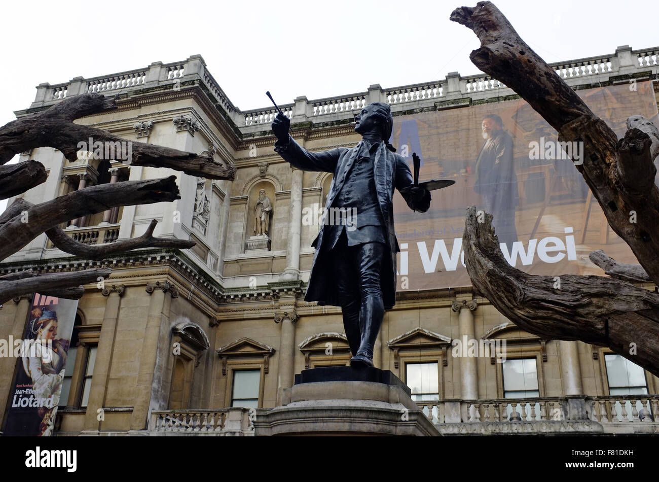 Ai Weiwei regarde vers le bas sur Sir Joshua Reynolds à l'Académie royale Banque D'Images