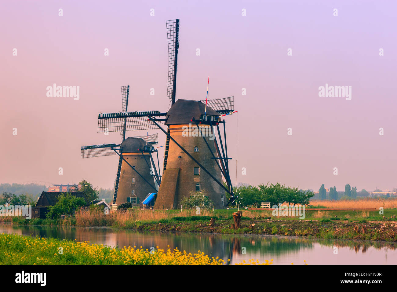 Les célèbres moulins à vent de Kinderdijk, la Hollande du Sud, Pays-Bas Banque D'Images