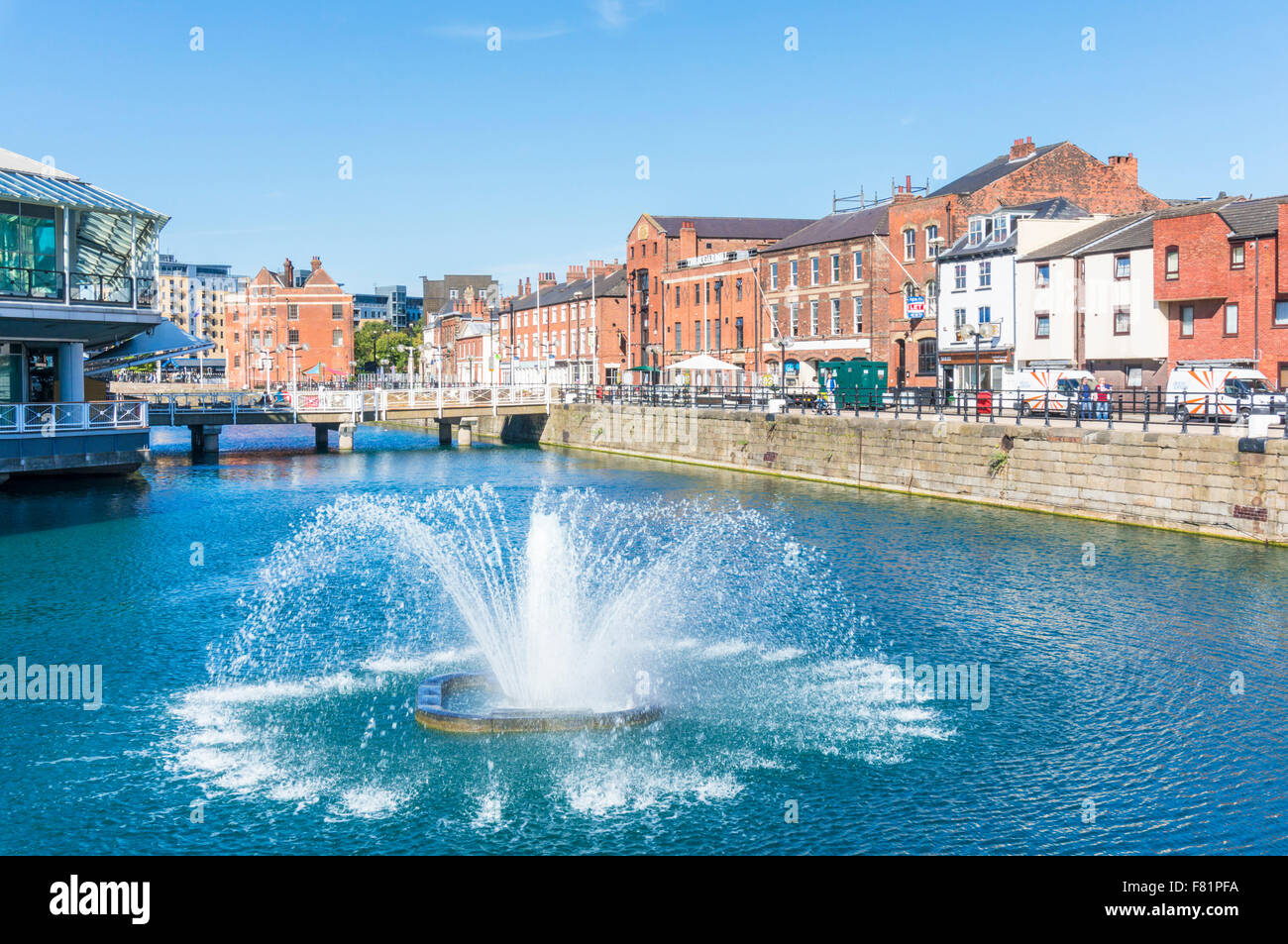 Hull UK - extérieur du centre commercial Prince's Quay construit au-dessus du quai de Prince Kingston upon Hull Yorkshire Angleterre GB Europe Banque D'Images