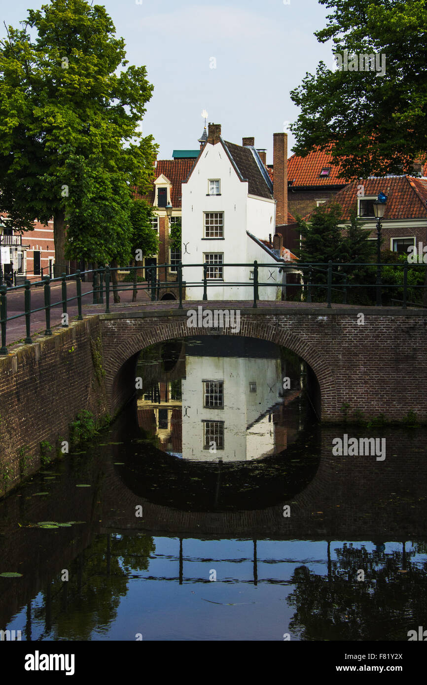 La réflexion d'Amersfoort avec pont Banque D'Images