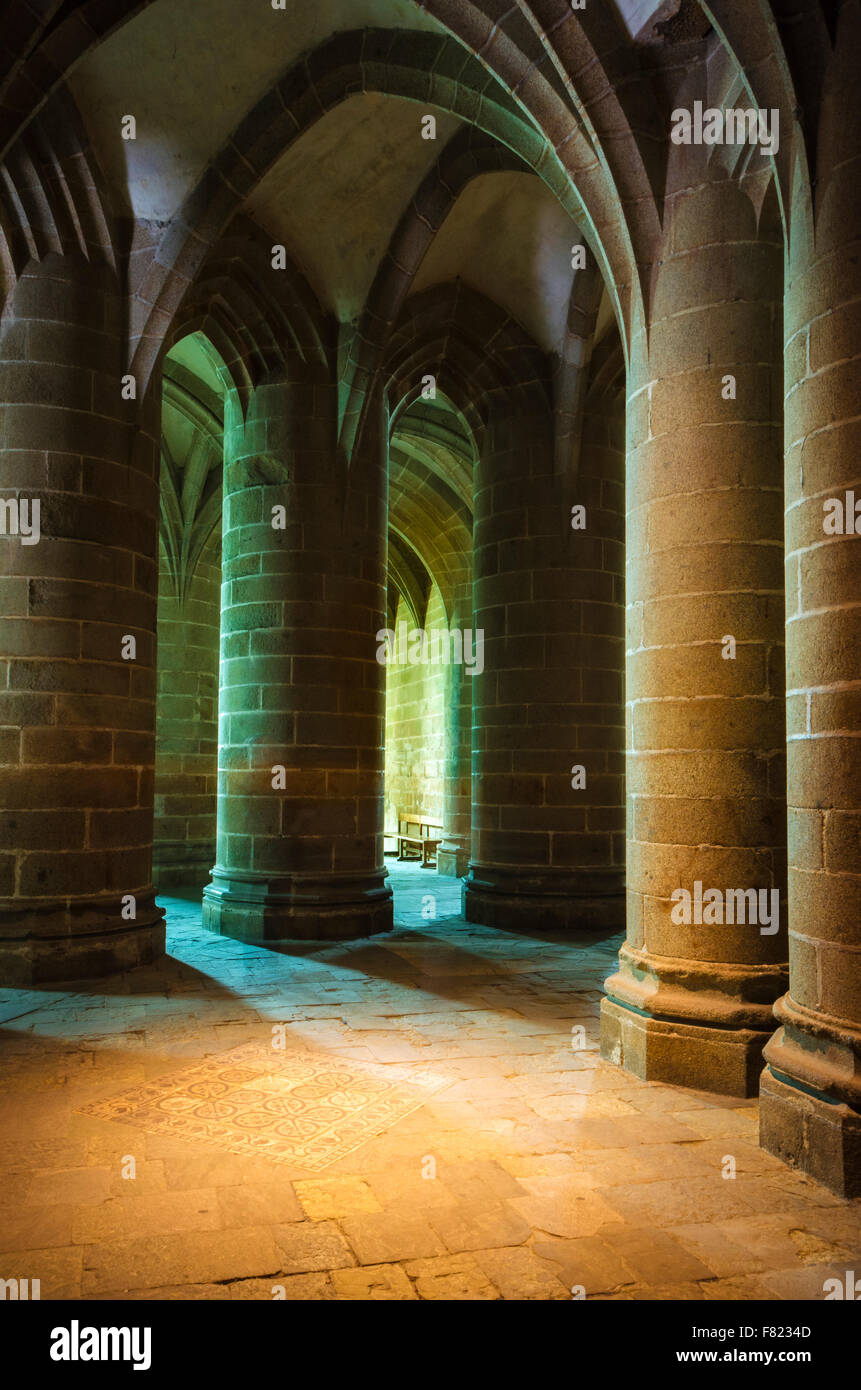 L'intérieur de l'abbaye, monastère du Mont Saint-Michel, Normandie, France Banque D'Images