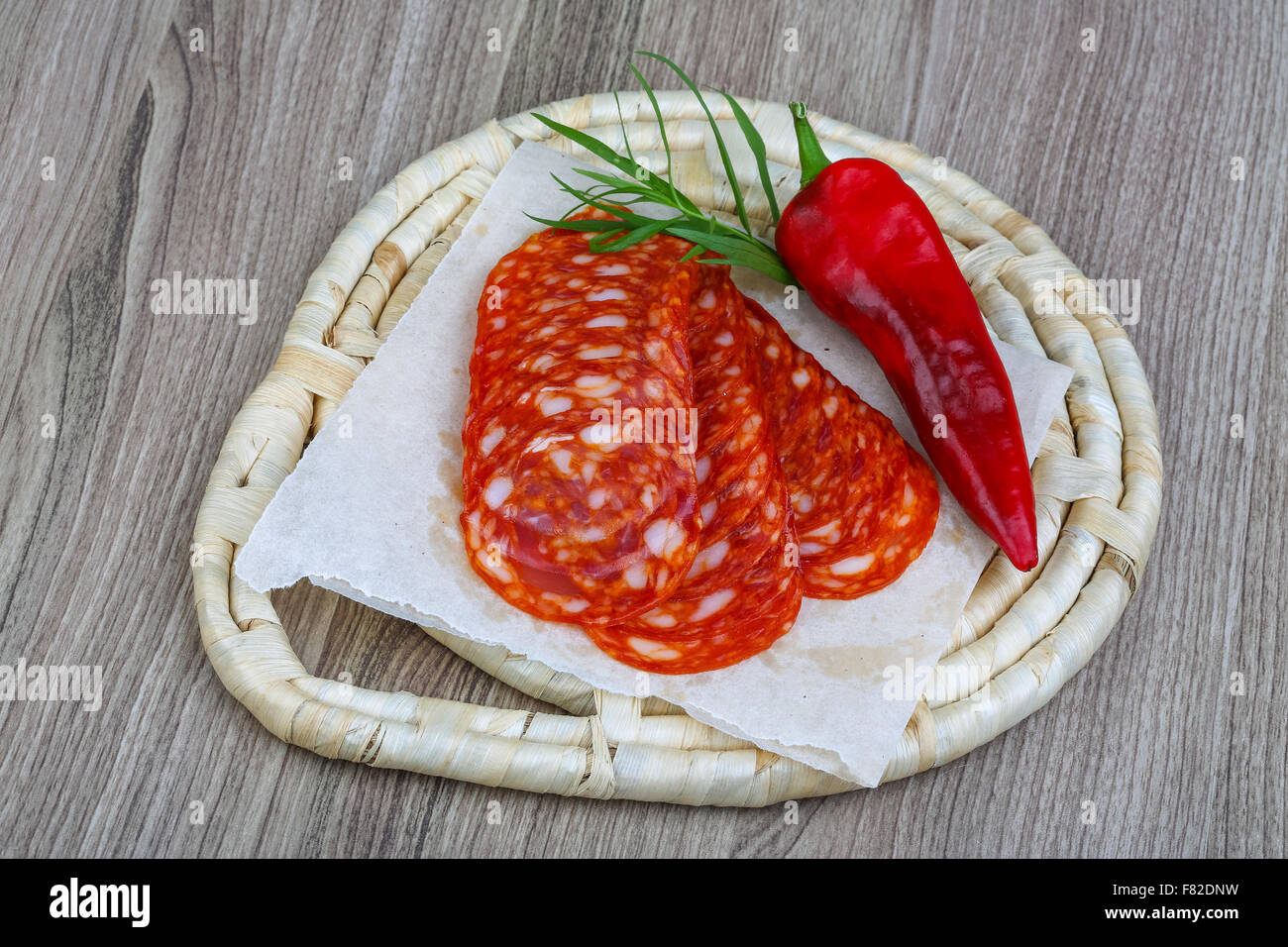 Saucisses traditionnelles espagnoles - Chorizo - avec estragon feuilles ...