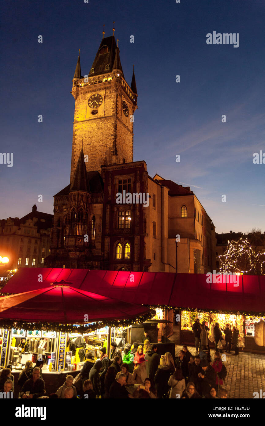 Marché de Noël de Prague, place de la Vieille Ville, Tour de Ville, Marché de Noël, Prague, République Tchèque Banque D'Images