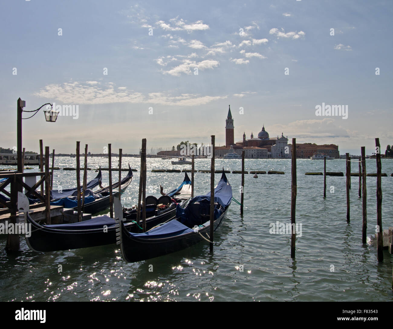 Les gondoles de Venise et de San Giorgio Maggiore Banque D'Images