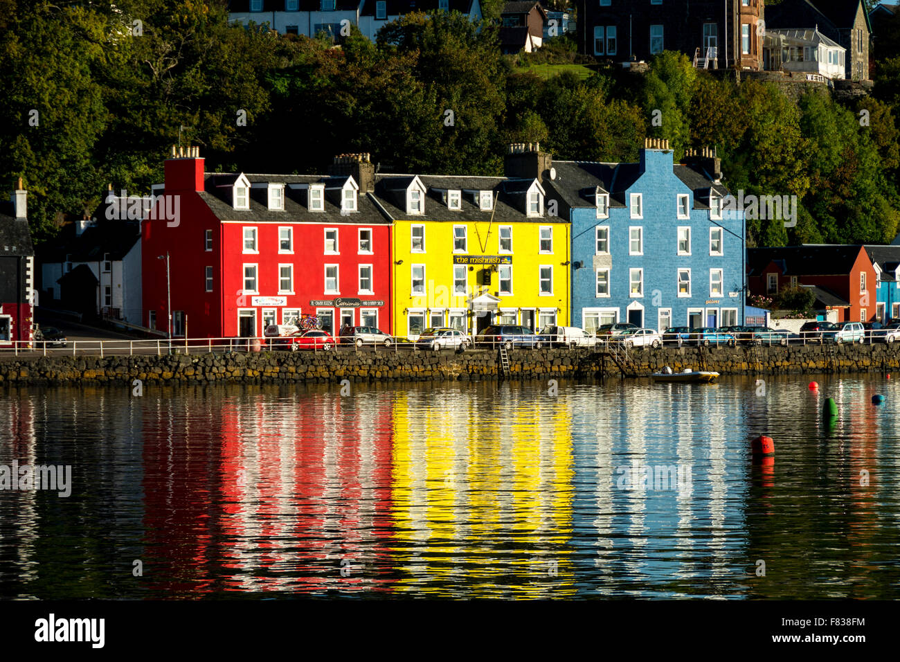 Bâtiments colorés sur la rue Main, à Tobermory, sur le port, Isle of Mull, Argyll and Bute, Ecosse, Royaume-Uni. Banque D'Images