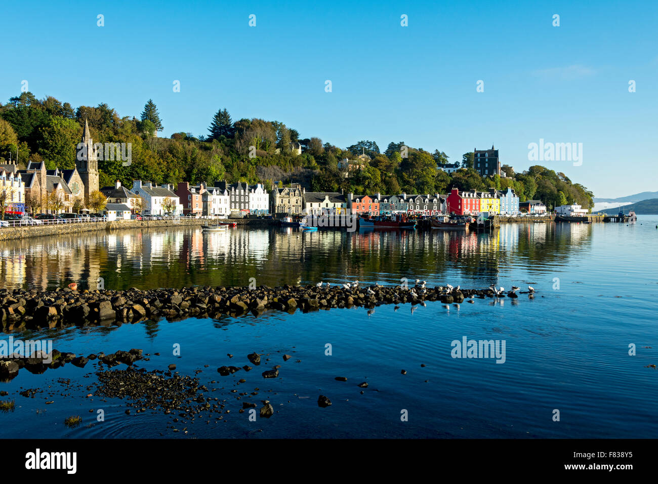 Main Street, sur le port de Tobermory, Isle of Mull, Argyll and Bute, Ecosse, Royaume-Uni. Banque D'Images