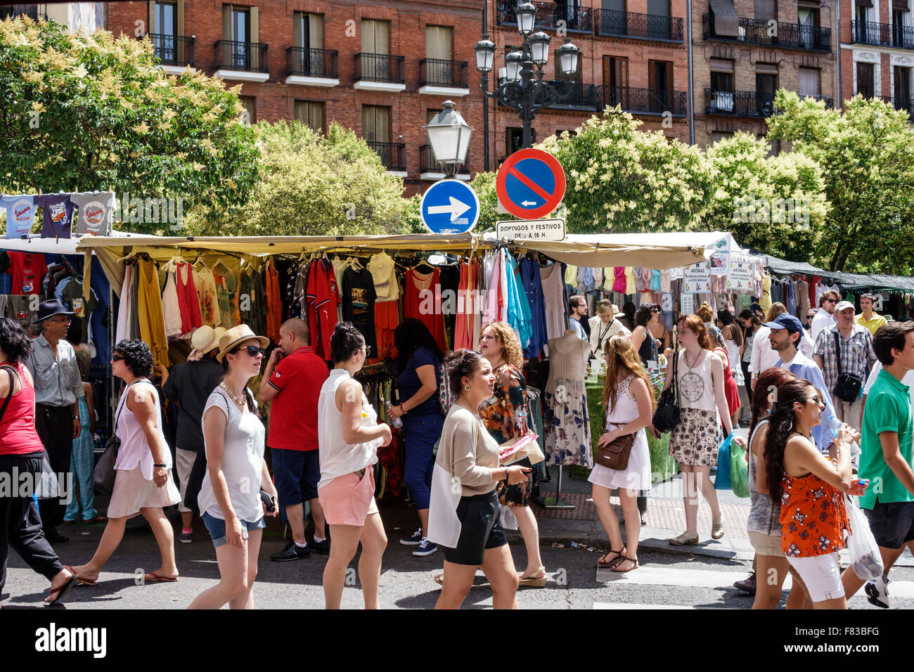 Madrid Espagne,Hispanic Centro,Barrio de la Latina,el Rastro marché aux puces,Plaza de Cascorro,Ribera de Curtidores,shopping shopping shopping shopping shopping boutiques mar Banque D'Images