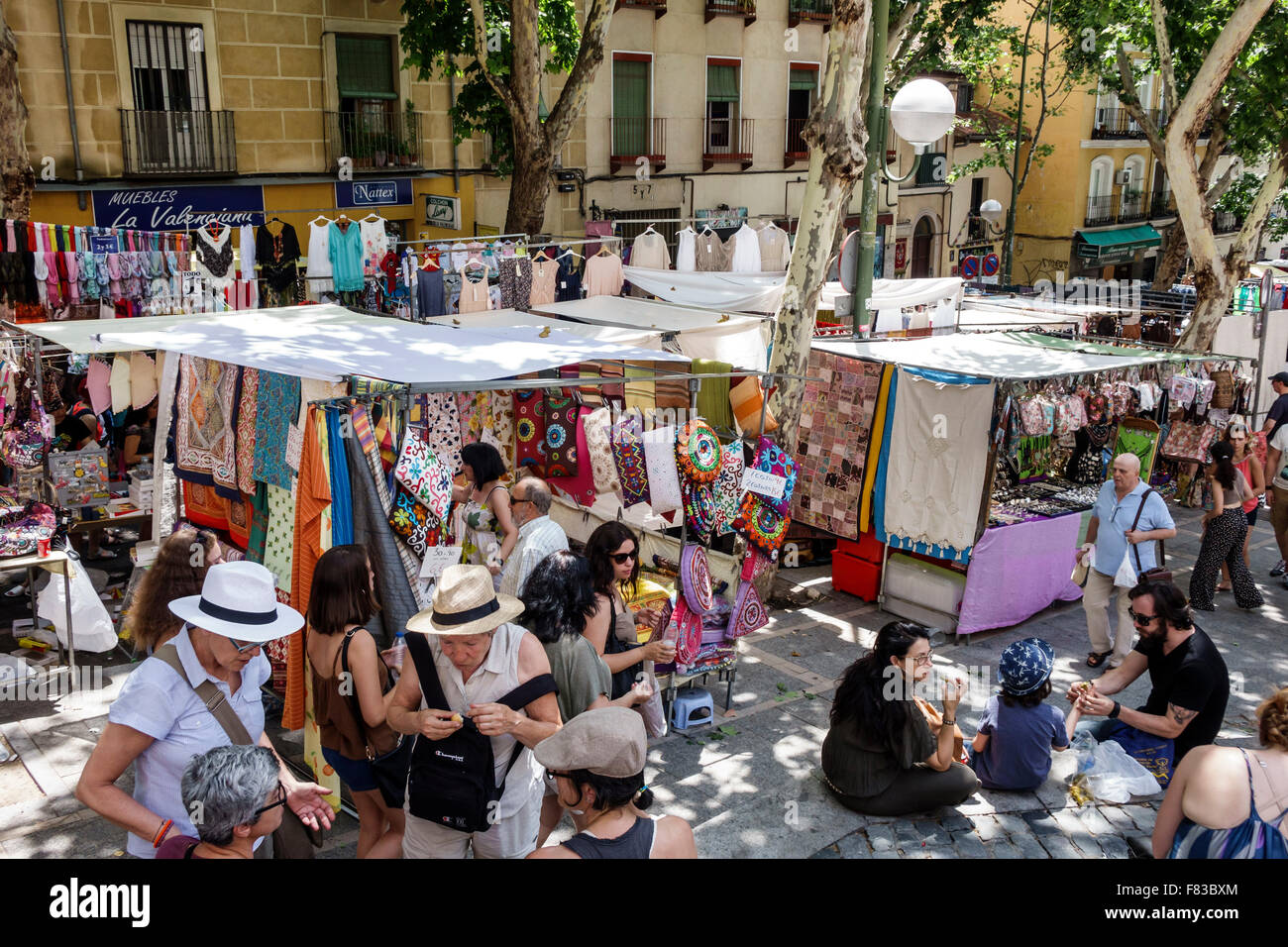 Madrid Espagne,Hispanic Centro,Barrio de la Latina,el Rastro marché aux puces,Plaza de Cascorro,Ribera de Curtidores,shopping shopping shopping shopping shopping boutiques mar Banque D'Images