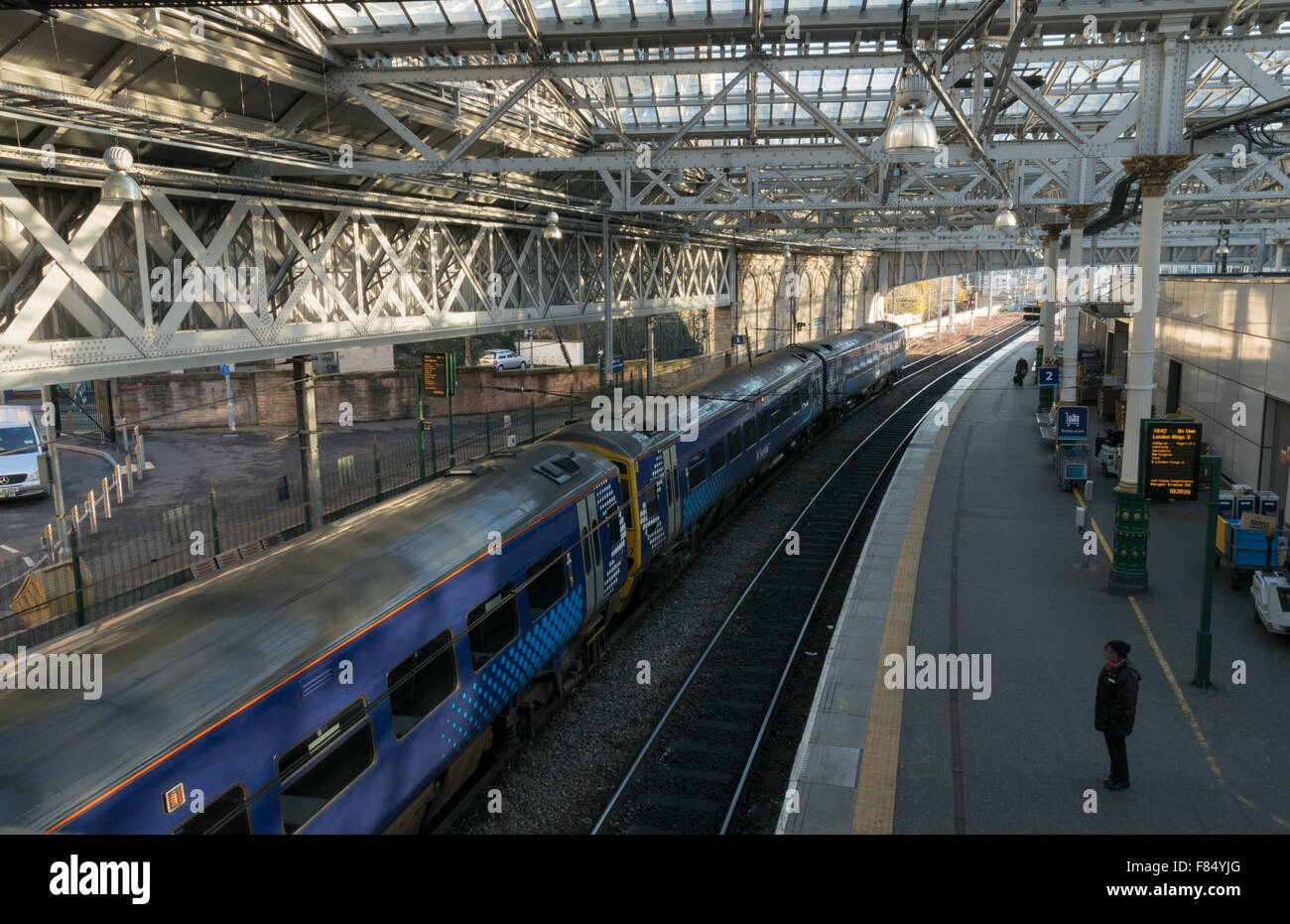 La gare de Waverley Edimbourg Waverley rouvert montrant Ligne. Banque D'Images