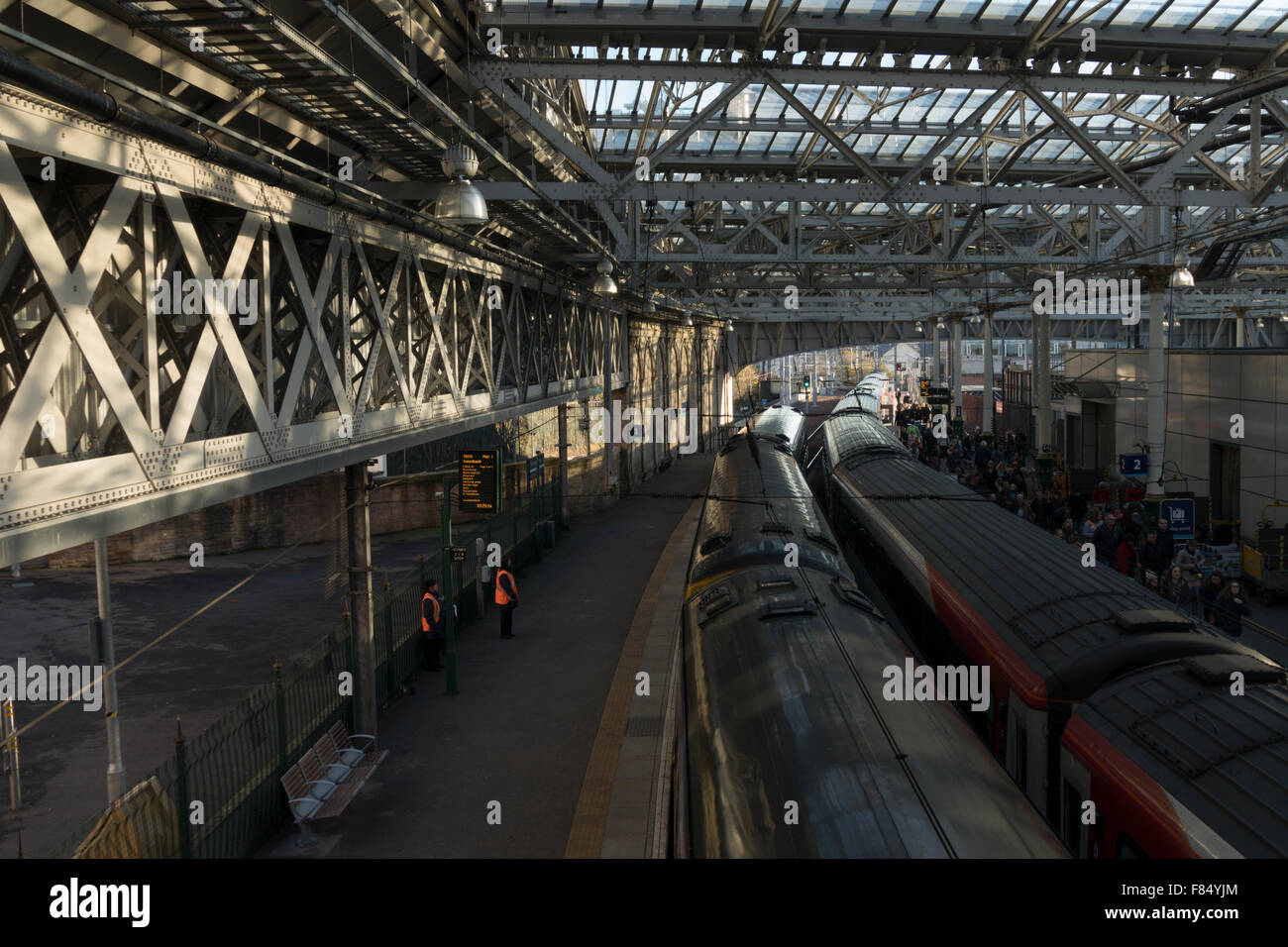 La gare de Waverley Edimbourg Waverley rouvert montrant Ligne. Banque D'Images