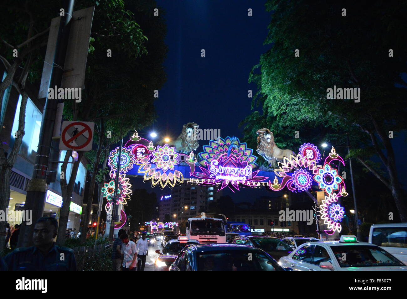 Deepavali festival à Little India à Singapour, un marché de rue et l'éclairage sur la rue Banque D'Images