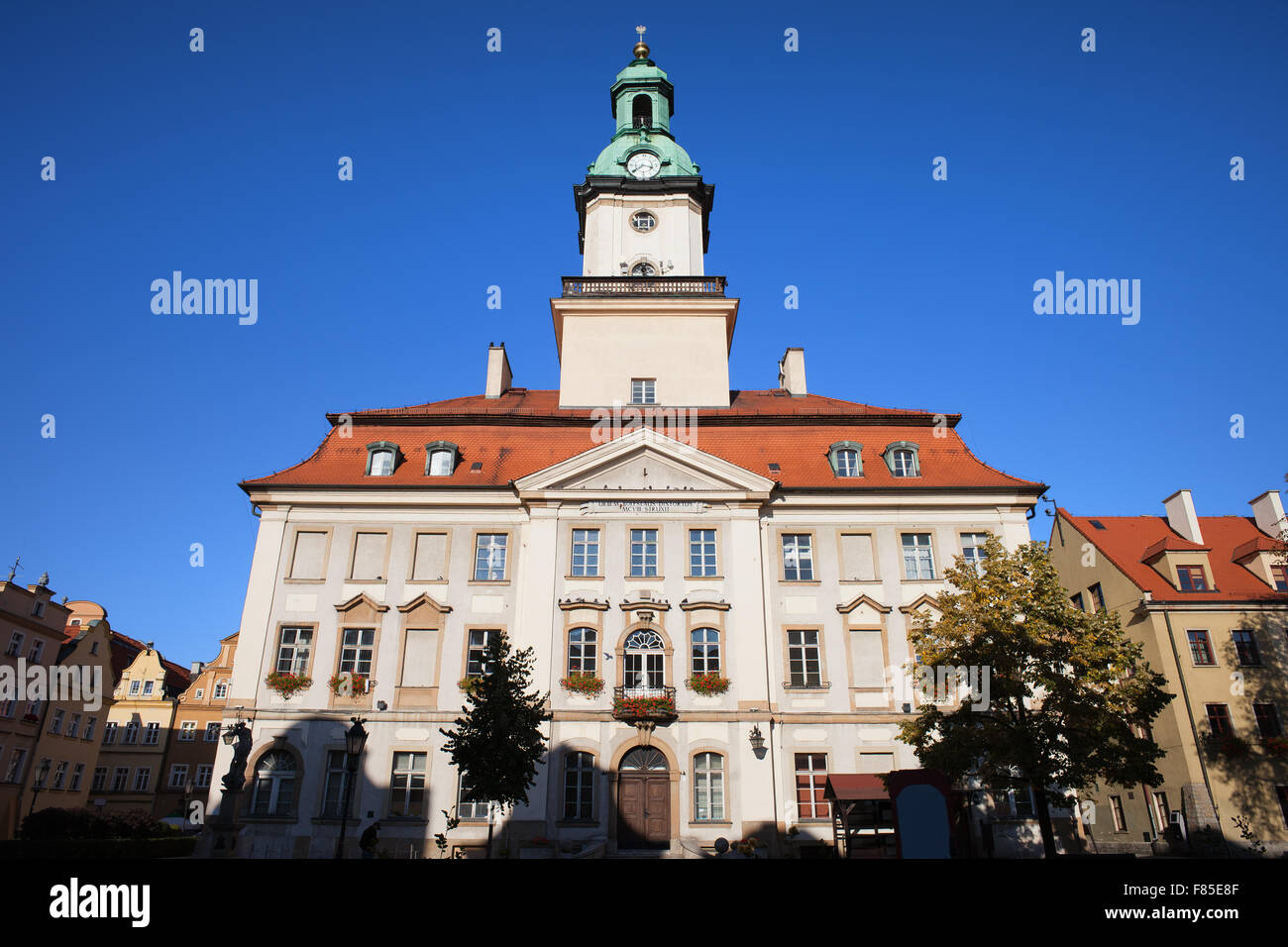 Hôtel de ville, ville monument à Jelenia Gora, Pologne, l'architecture classique du xviiie siècle. Banque D'Images