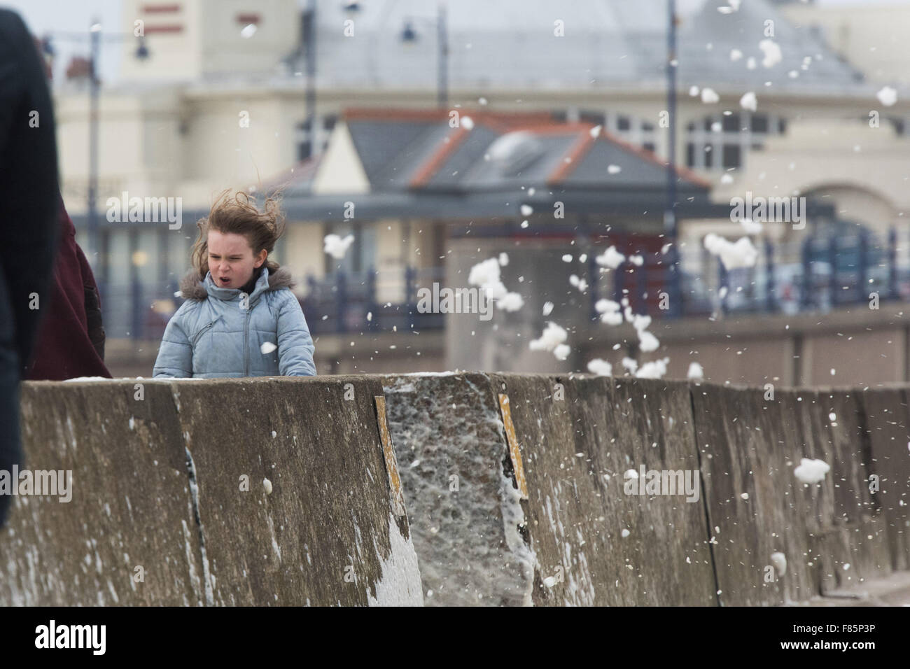 Porthcawl, Pays de Galles, Royaume-Uni. 5 décembre 2015. Des vents forts à Porthcawl, Nouvelle-Galles du Sud comme la tempête Desmond hits zone. Credit : Polly Thomas/Alamy Live News Banque D'Images