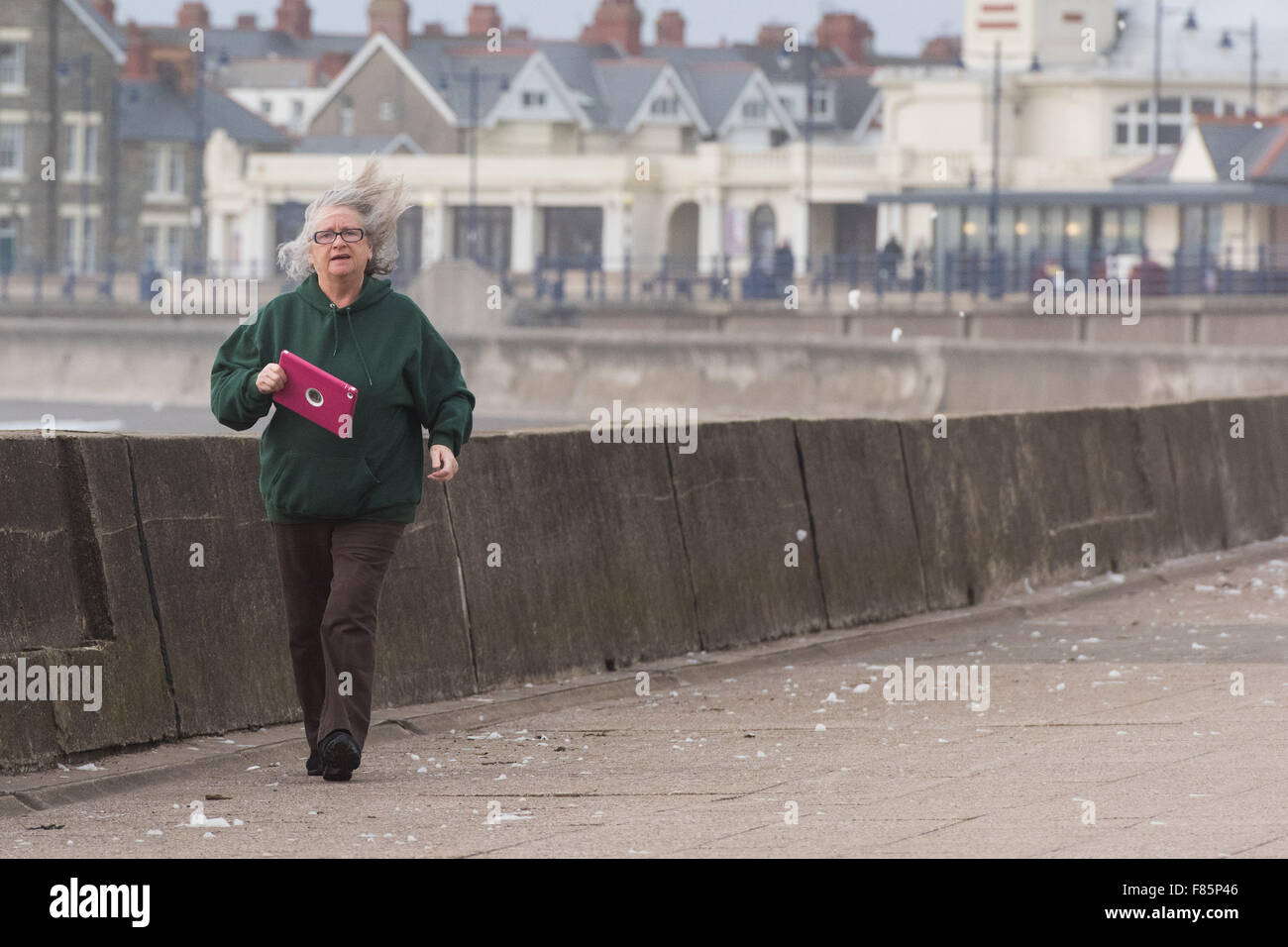 Porthcawl, Pays de Galles, Royaume-Uni. 5 décembre 2015. Des vents forts à Porthcawl, Nouvelle-Galles du Sud comme la tempête Desmond hits zone. Credit : Polly Thomas/Alamy Live News Banque D'Images
