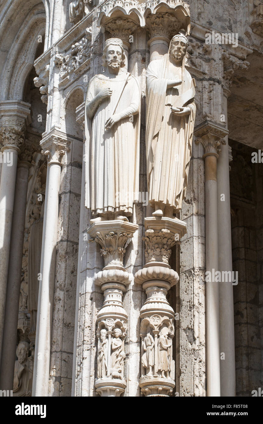 Porche nord statues portail droit, la cathédrale de Chartres, Eure-et-Loir, France, Europe Banque D'Images